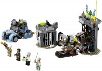 Купить конструктор Lego The Crazy Scientist and His Monster 9466  по цене от 6159 грн.