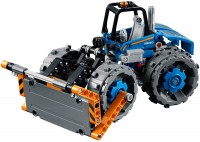 Купить конструктор Lego Dozer Compactor 42071  по цене от 3268 грн.