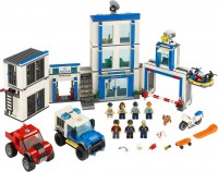 Купить конструктор Lego Police Station 60246  по цене от 6477 грн.