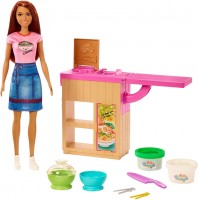 Купить кукла Barbie Noodle Bar Playset with Brunette GHK44  по цене от 890 грн.
