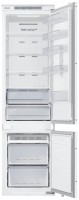 Купить встраиваемый холодильник Samsung BRB30603EWW  по цене от 29694 грн.