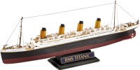 Купить сборная модель Revell Gift-Set R.M.S. Titanic (1:700)  по цене от 1480 грн.