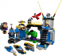 Купить конструктор Lego Hulk Lab Smash 76018  по цене от 3400 грн.