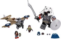 Купити конструктор Lego Wonder Woman Warrior Battle 76075  за ціною від 2199 грн.