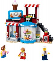 Купить конструктор Lego Modular Sweet Surprises 31077: цена от 3205 грн.