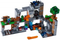 Купить конструктор Lego The Bedrock Adventures 21147  по цене от 9805 грн.
