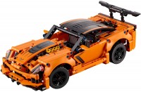 Купити конструктор Lego Chevrolet Corvette ZR1 42093  за ціною від 3299 грн.