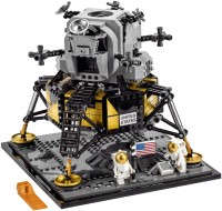 Купить конструктор Lego NASA Apollo 11 Lunar Lander 10266  по цене от 4104 грн.