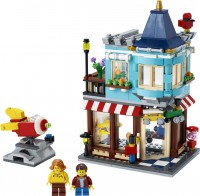 Купить конструктор Lego Townhouse Toy Store 31105: цена от 3199 грн.