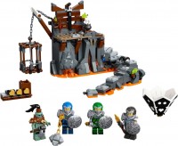 Купити конструктор Lego Journey to the Skull Dungeons 71717  за ціною від 3499 грн.