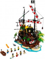 Купити конструктор Lego Pirates of Barracuda Bay 21322  за ціною від 17222 грн.