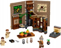 Купить конструктор Lego Hogwarts Moment Herbology Class 76384  по цене от 7195 грн.