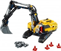 Купити конструктор Lego Heavy-Duty Excavator 42121  за ціною від 5199 грн.