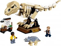 Купить конструктор Lego T.rex Dinosaur Fossil Exhibition 76940  по цене от 1775 грн.