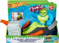 Купити автотрек / залізниця Hot Wheels Toxic Ape Attack Play Set GTT66 за ціною від 899 грн.