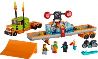 Купить конструктор Lego Stunt Show Truck 60294  по цене от 3799 грн.