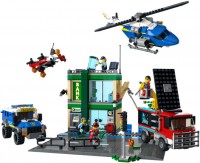 Купити конструктор Lego Police Chase at the Bank 60317  за ціною від 5578 грн.