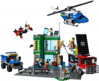 Купить конструктор Lego Police Chase at the Bank 60317: цена от 8731 грн.