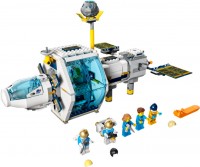 Купить конструктор Lego Lunar Space Station 60349  по цене от 2943 грн.