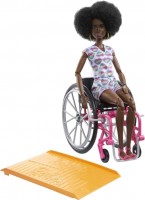 Купить лялька Barbie Doll With Wheelchair and Ramp HJT14: цена от 1370 грн.