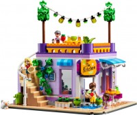 Купити конструктор Lego Heartlake City Community Kitchen 41747  за ціною від 2216 грн.