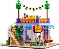 Купити конструктор Lego Heartlake City Community Kitchen 41747  за ціною від 2199 грн.