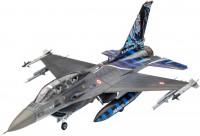 Купити збірна модель Revell Martin F-16D Tigermeet 2014 Set (1:72)  за ціною від 2730 грн.