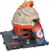 Купить автотрек / залізниця Hot Wheels Downtown Ice Cream Swirl HKX38: цена от 954 грн.