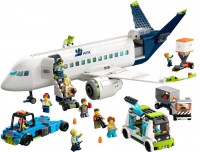 Купити конструктор Lego Passenger Airplane 60367  за ціною від 3581 грн.