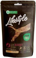 Купити корм для кішок Natures Protection Lifestyle Snack Soft Rabbit Strips 75 g  за ціною від 135 грн.