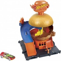 Купить автотрек / залізниця Hot Wheels Burger Drive-thru HDR26: цена от 897 грн.