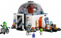 Купить конструктор Lego Space Science Lab 60439  по цене от 1649 грн.