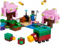 Купить конструктор Lego The Cherry Blossom Garden 21260  по цене от 879 грн.