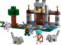 Купить конструктор Lego The Wolf Stronghold 21261: цена от 1255 грн.