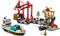 Купить конструктор Lego Seaside Harbor with Cargo Ship 60422  по цене от 3815 грн.