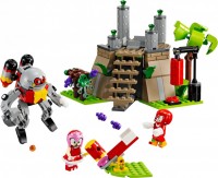 Купить конструктор Lego Knuckles and the Master Emerald Shrine 76998  по цене от 1399 грн.