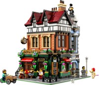 Купити конструктор Lego Tudor Corner 10350  за ціною від 15999 грн.