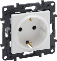 Купити розетка Legrand Niloe Step 863121 за ціною від 116 грн.