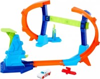 Купити автотрек / залізниця Hot Wheels Corkscrew Jump Champion JFH36 за ціною від 1199 грн.