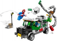 Купить конструктор Lego Doc Ock Truck Heist 76015  по цене от 5499 грн.